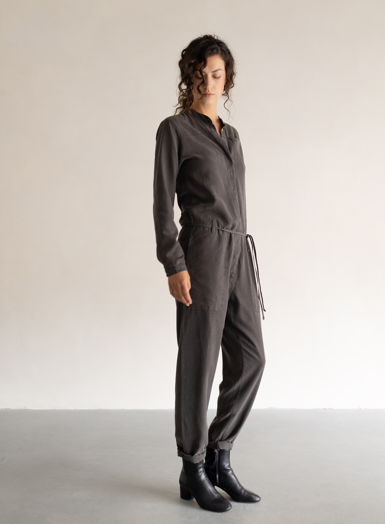40.phae_edit3_edit4_69_884-1-702_lyocell-woven-jumpsuitsmall.jpg