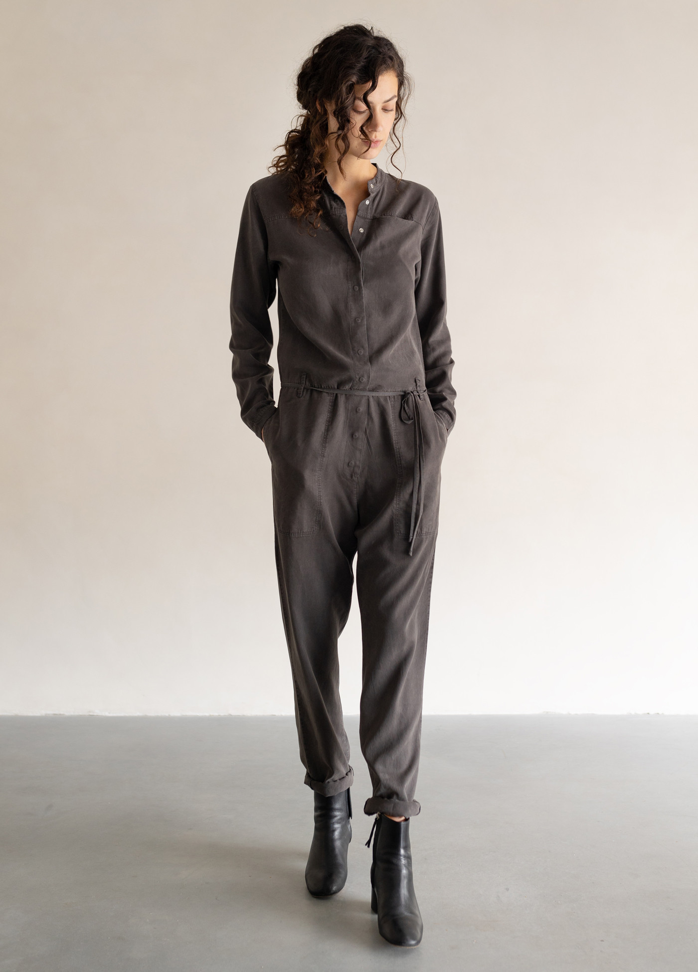 41.phae_edit3_edit4_68_884-1-702_lyocell-woven-jumpsuitmedium.jpg
