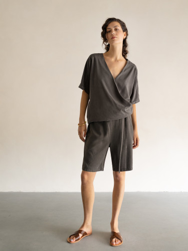 Loose lyocell woven shorts