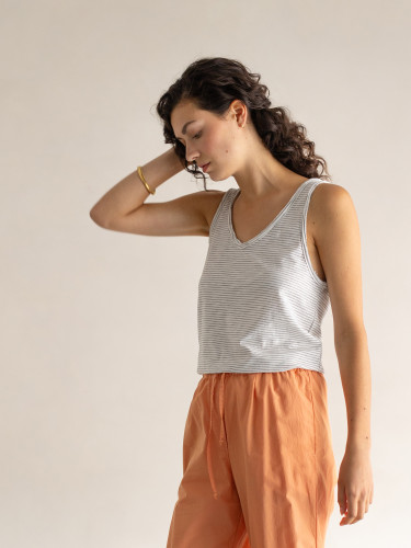 Sleeveless v-neck top